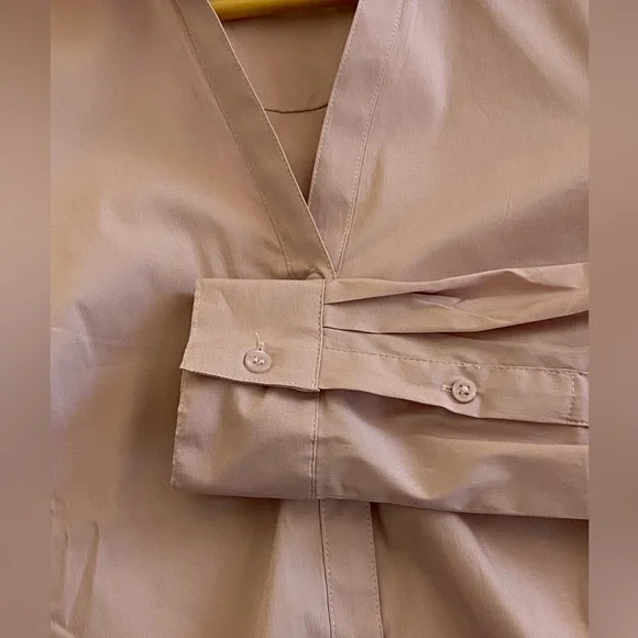 H&M Blouse - Picture 2 of 4